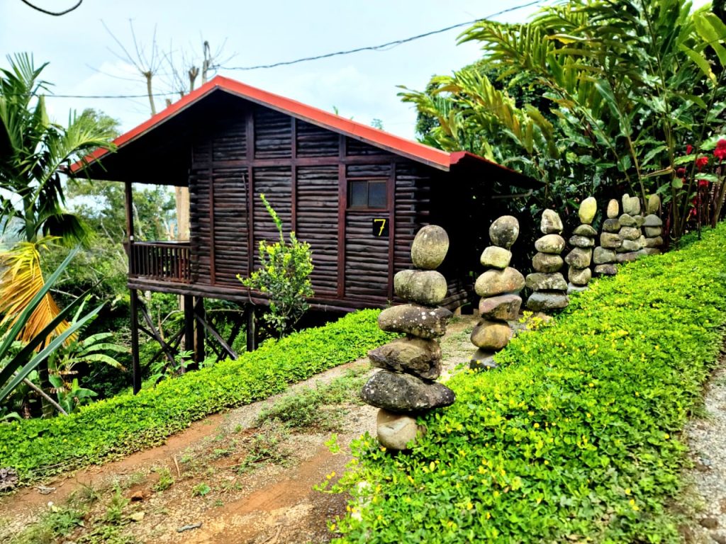 Restaurante y Cabinas Valle Encantado PZ