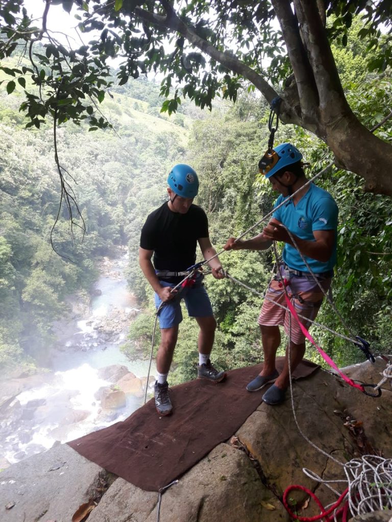 q tuanis aventurarse en cr